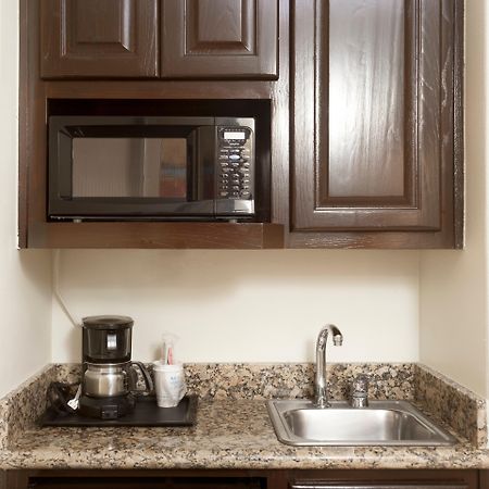Holiday Inn Express Hotel And Suites Brownsville By Ihg Eksteriør billede