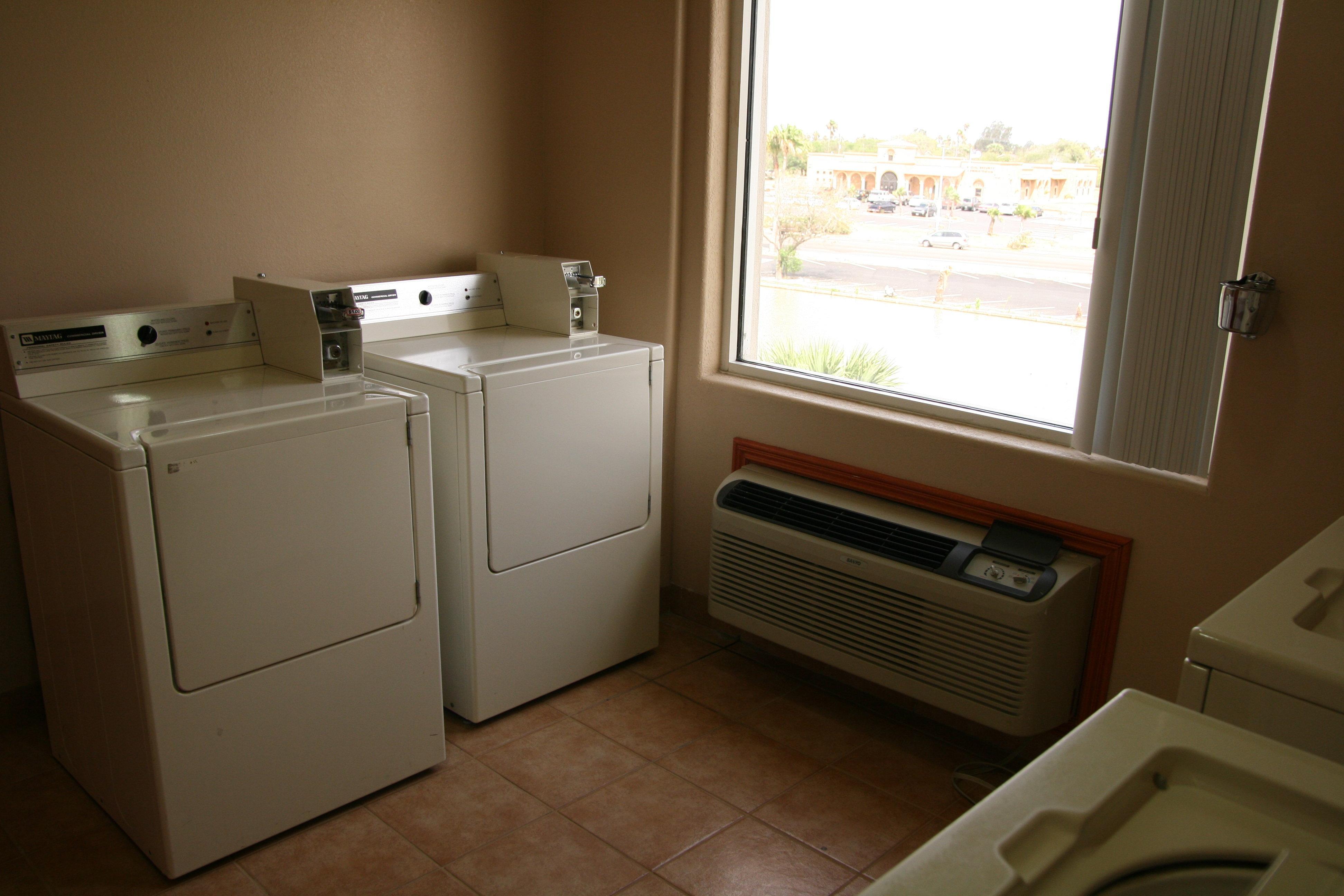 Holiday Inn Express Hotel And Suites Brownsville By Ihg Eksteriør billede