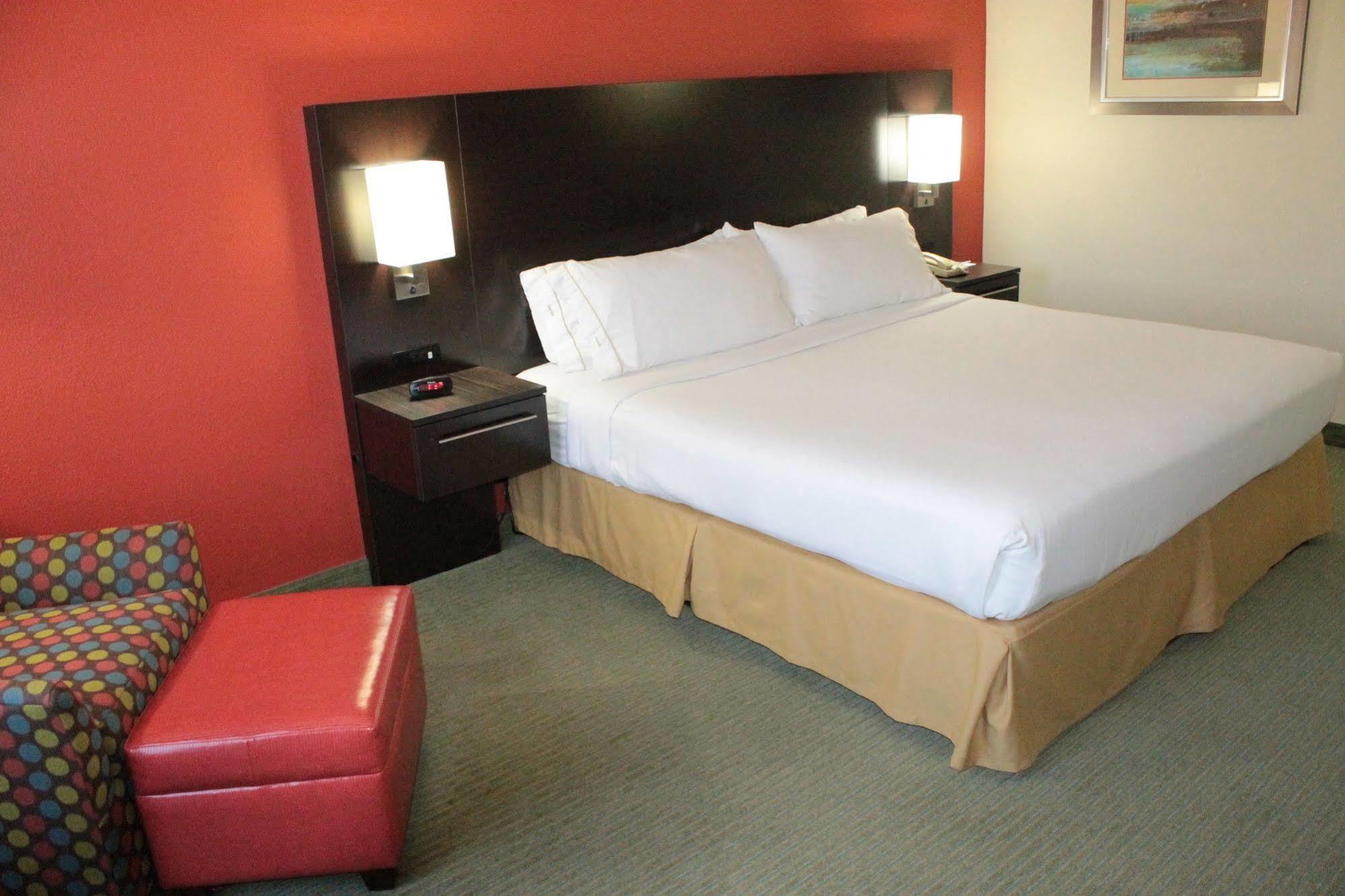 Holiday Inn Express Hotel And Suites Brownsville By Ihg Eksteriør billede