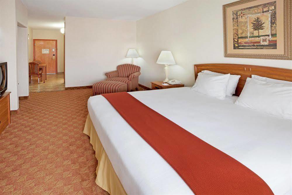 Holiday Inn Express Hotel And Suites Brownsville By Ihg Eksteriør billede